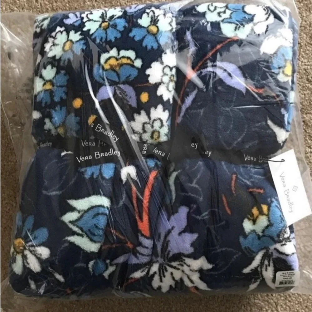 NEW Vera Bradley Floral Burst Blanket - Picture 2 of 3